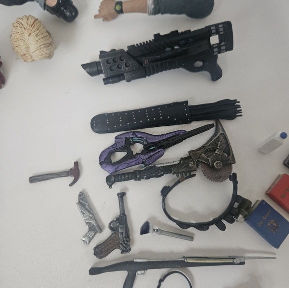 Harley Quinn Collectible Action figure - Picture 12 of 14